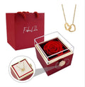 Cofanetto con collana e rosa eterna